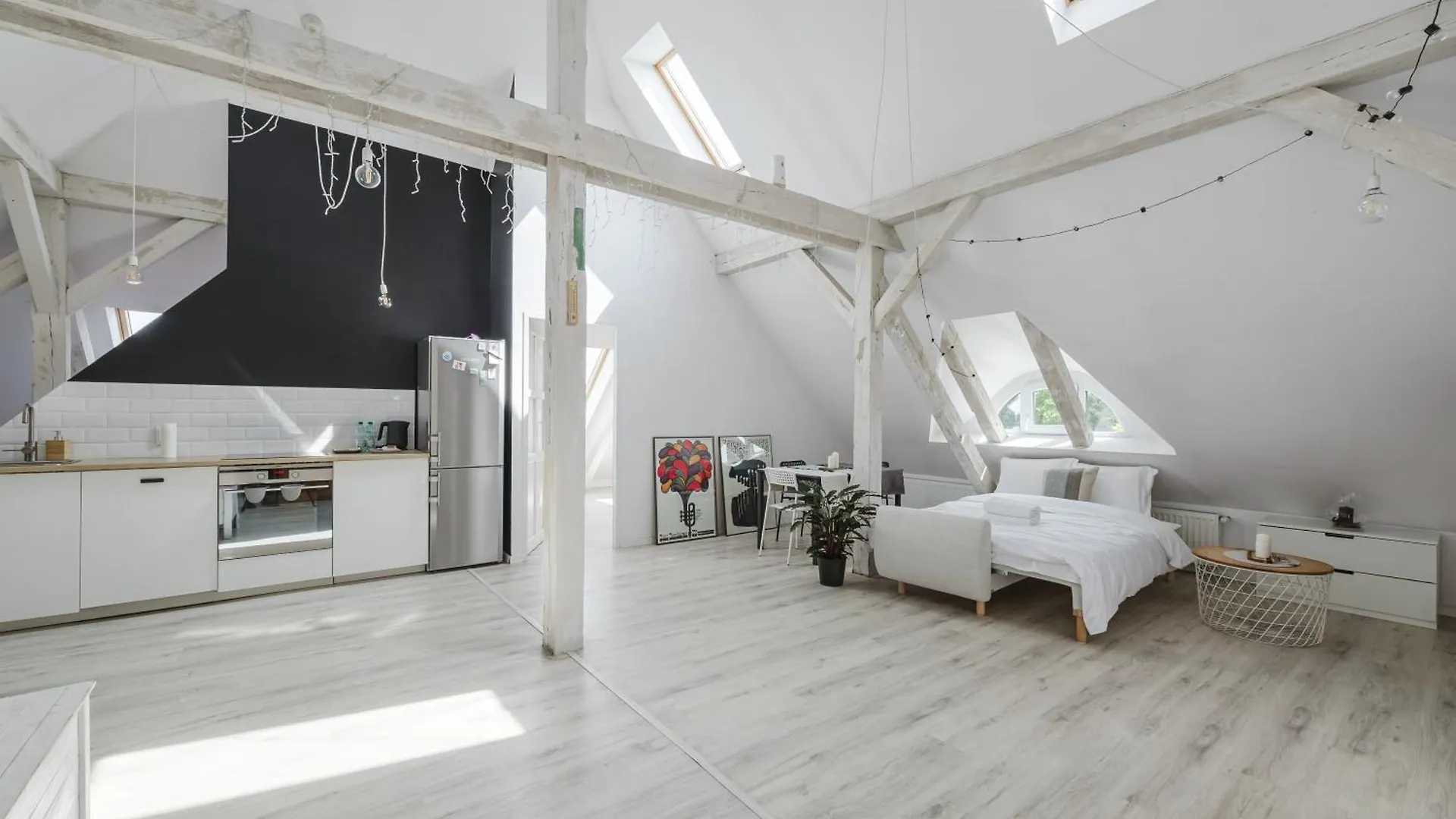 Scandinavian Loft Apartment 포즈난