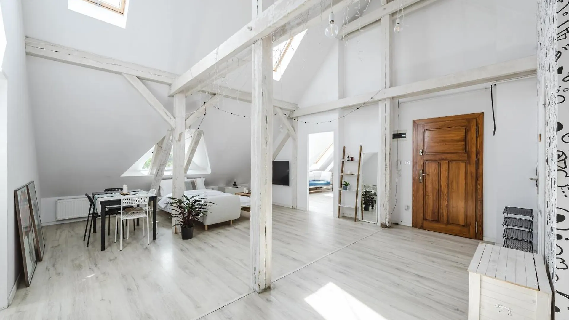 Scandinavian Loft Apartment 포즈난