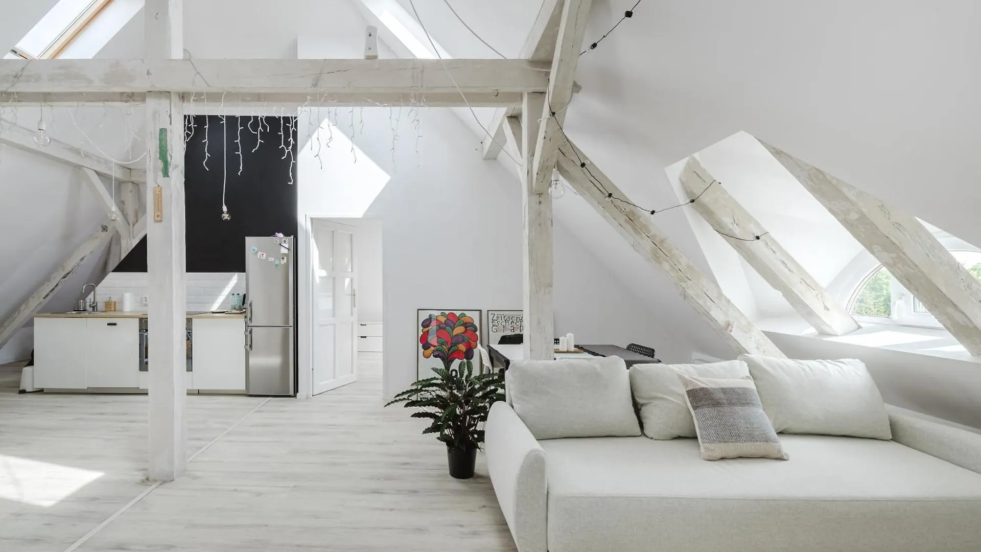 Scandinavian Loft Apartment 포즈난